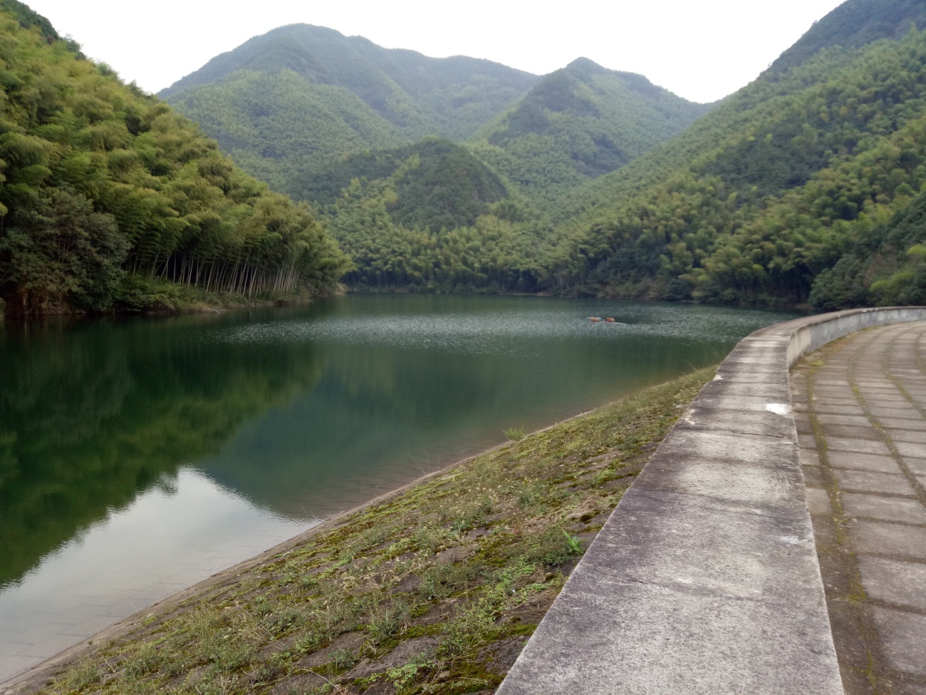 边黄水库