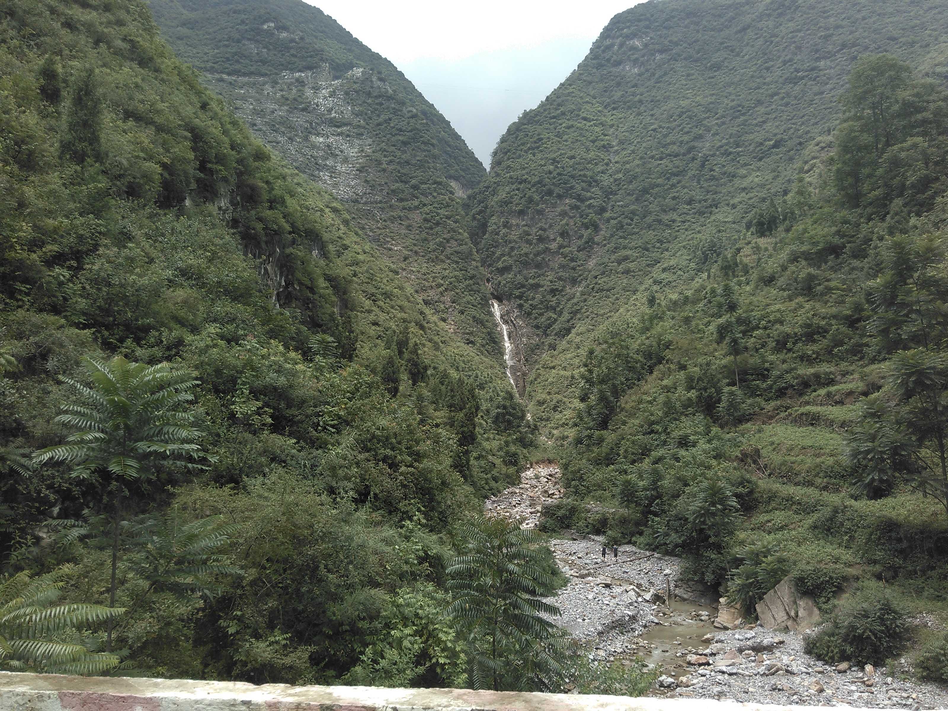 两河天生桥峡谷