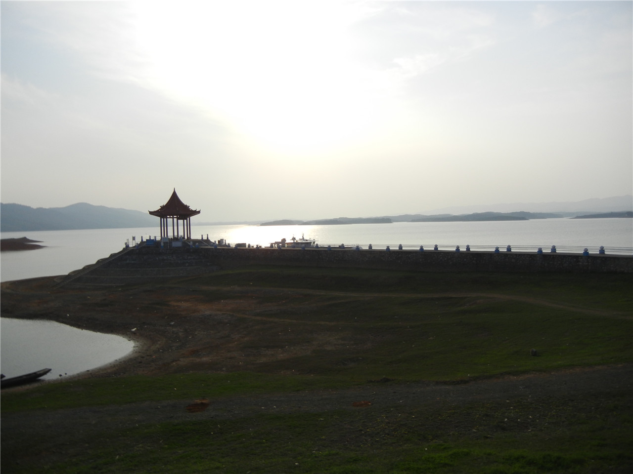 渔港码头乘船风景亭