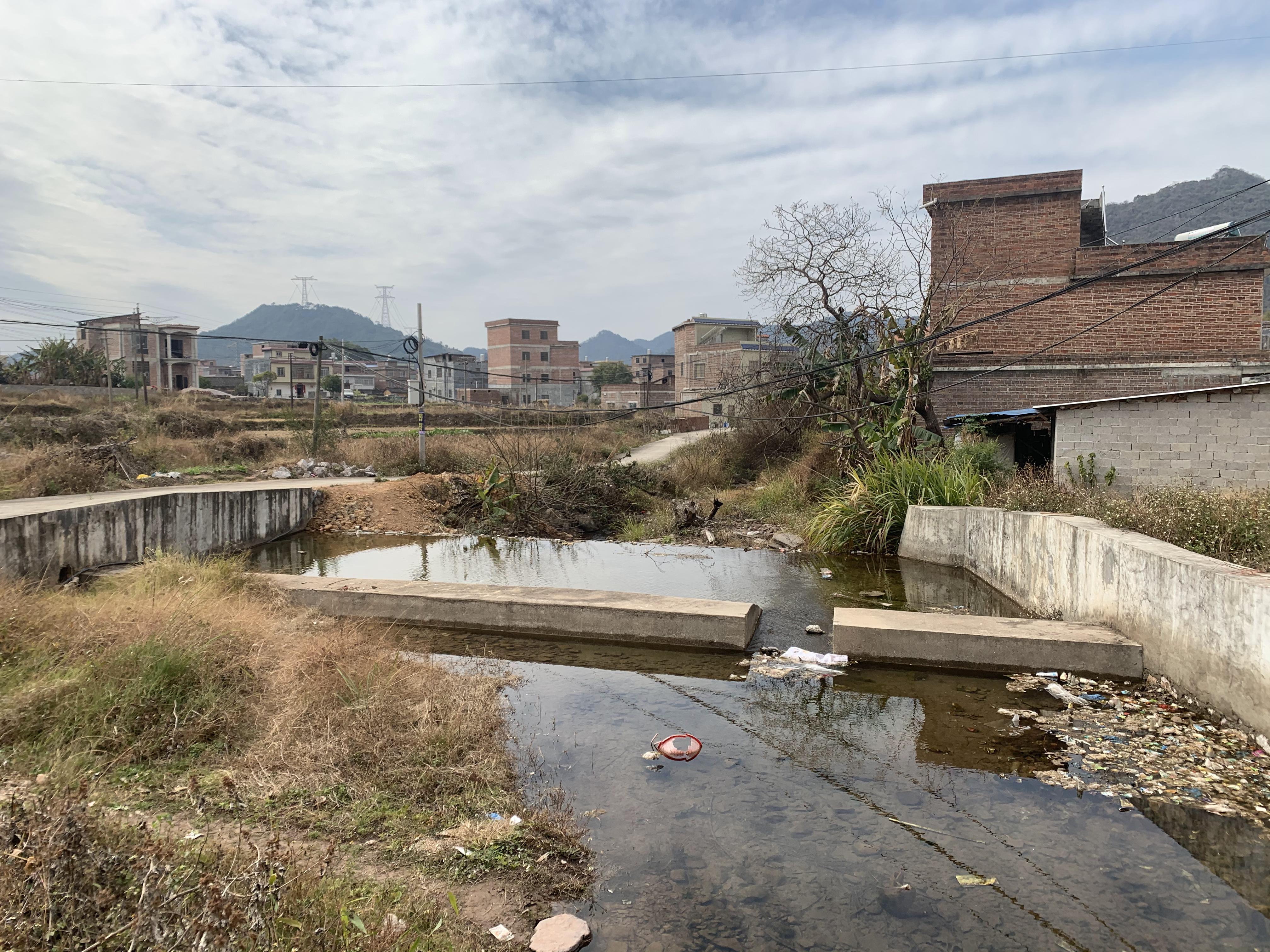 六登冲河