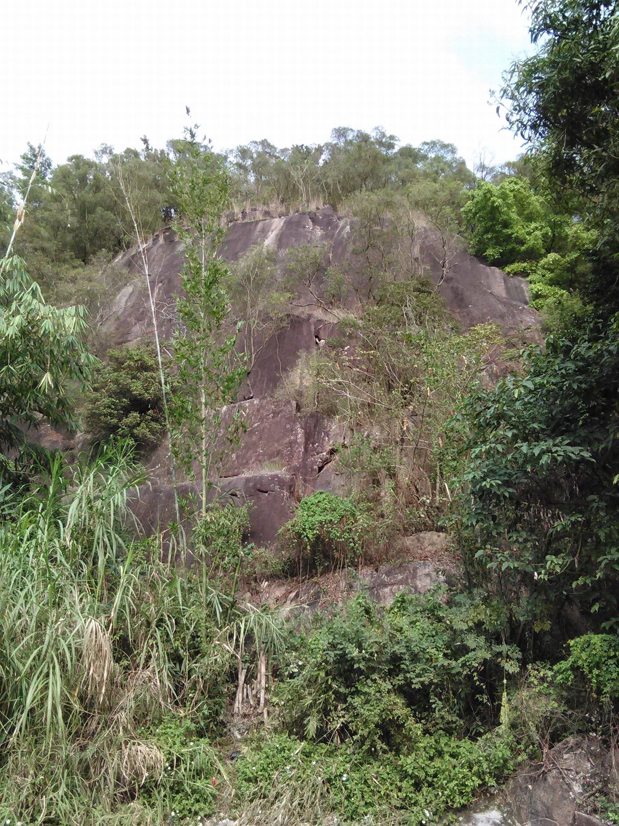 红岗村石壁