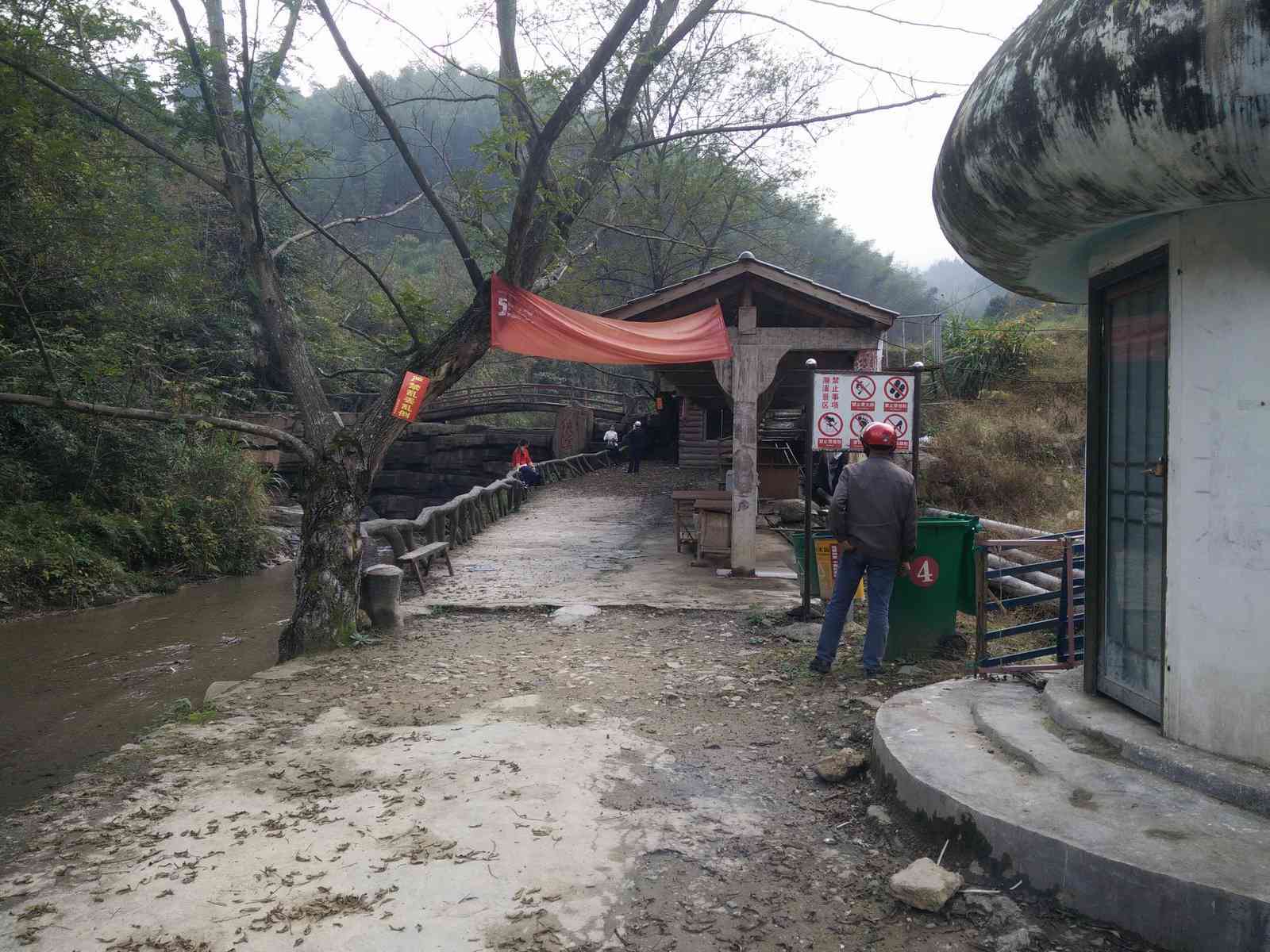 纯溪小镇旅游溯溪景区