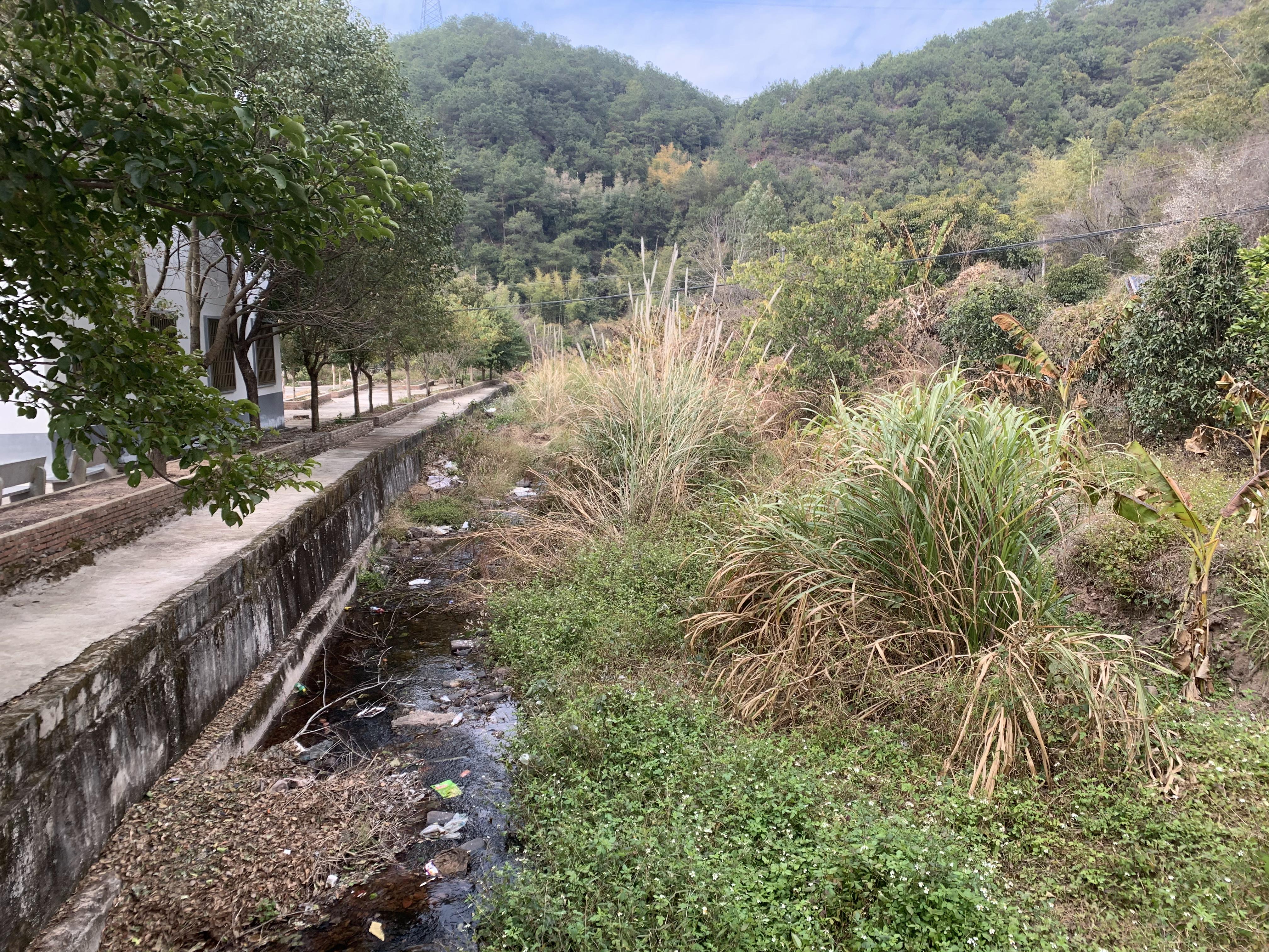 六登冲河