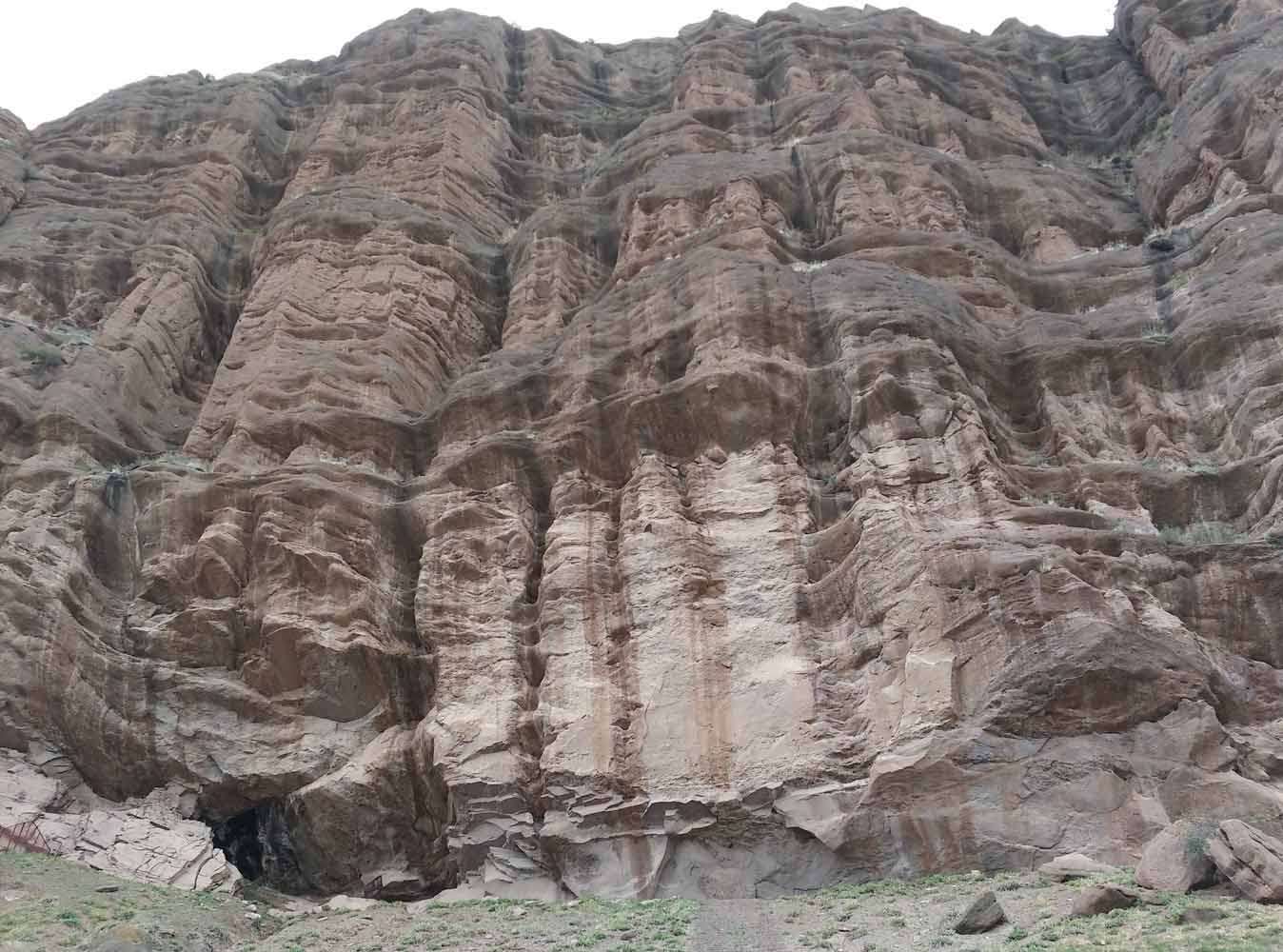 呼图壁县康家石门子景区