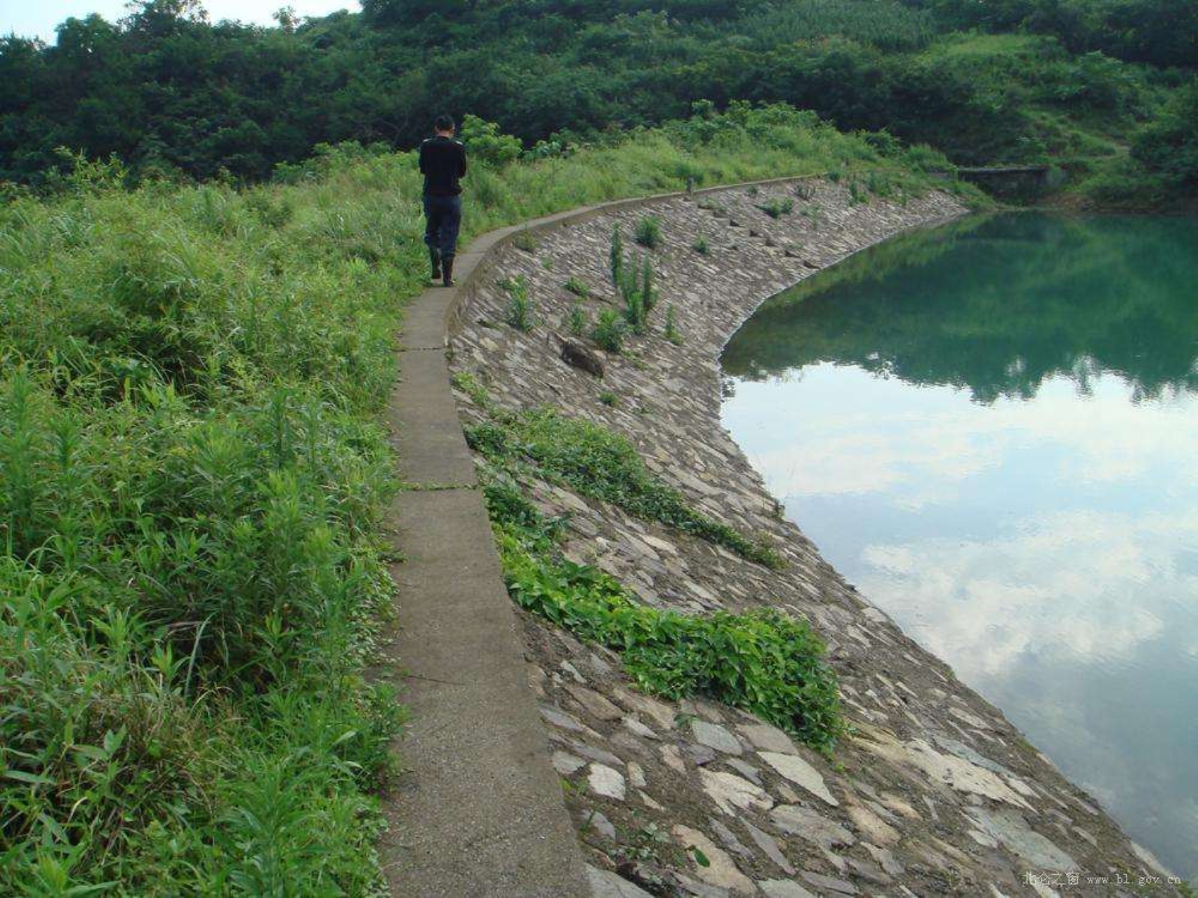 溢洞水库