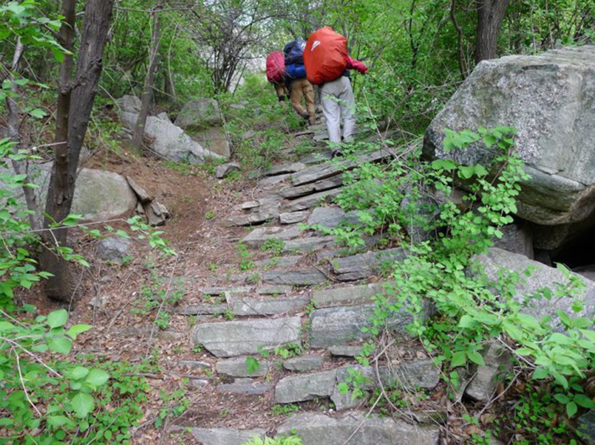 山高镜石阶路