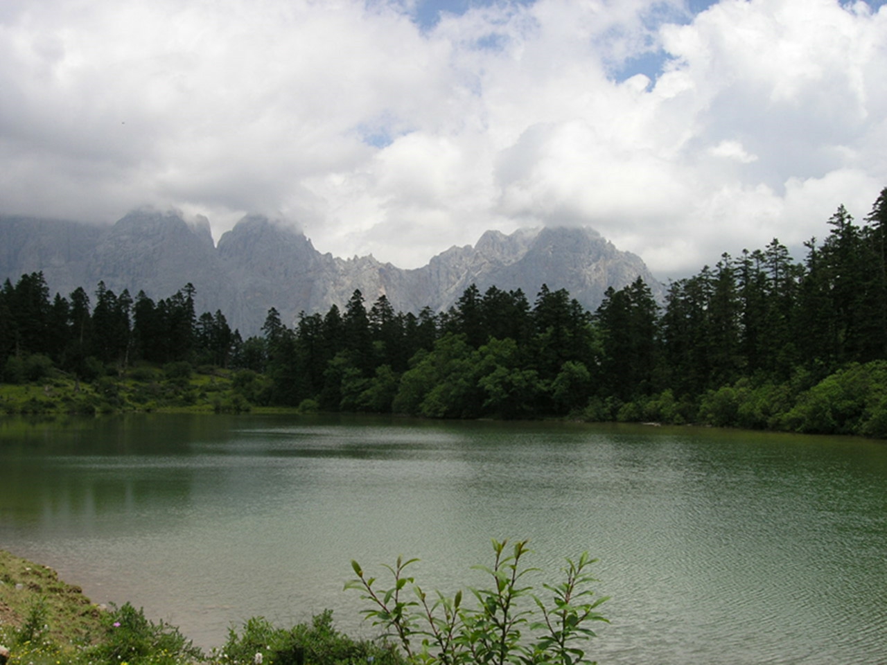 骨麻湖