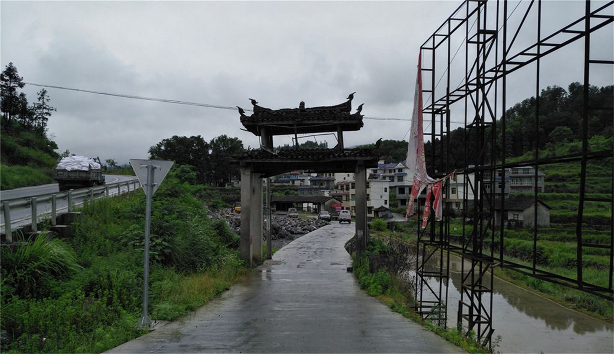 关田山古苗寨旅游风景区