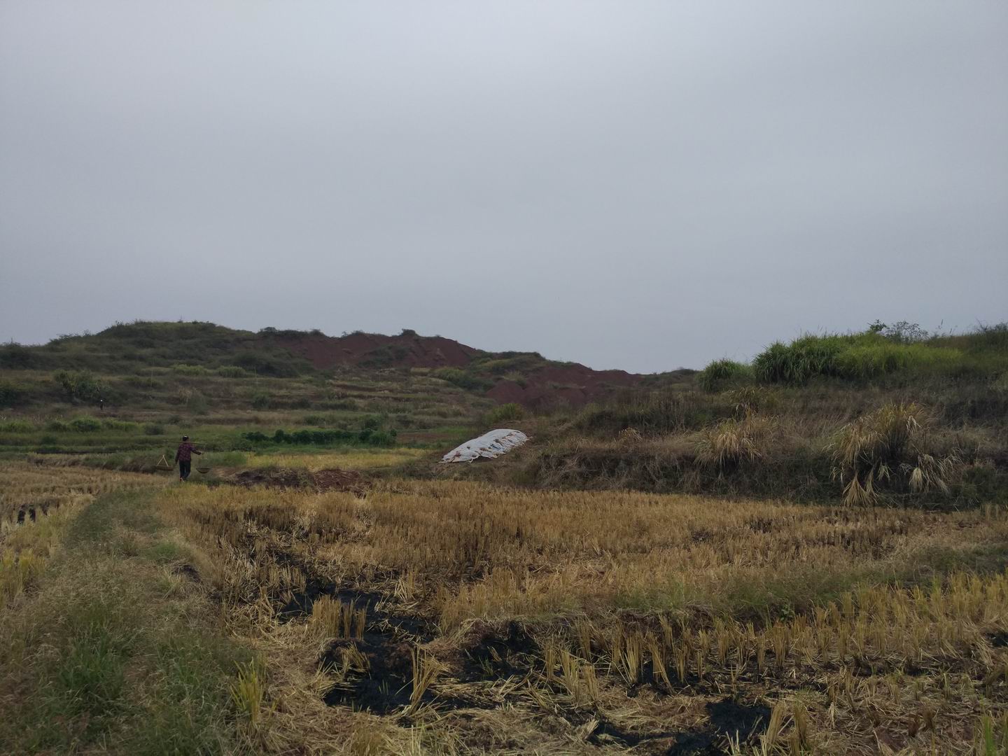 始兴南岭红沙漠风景区