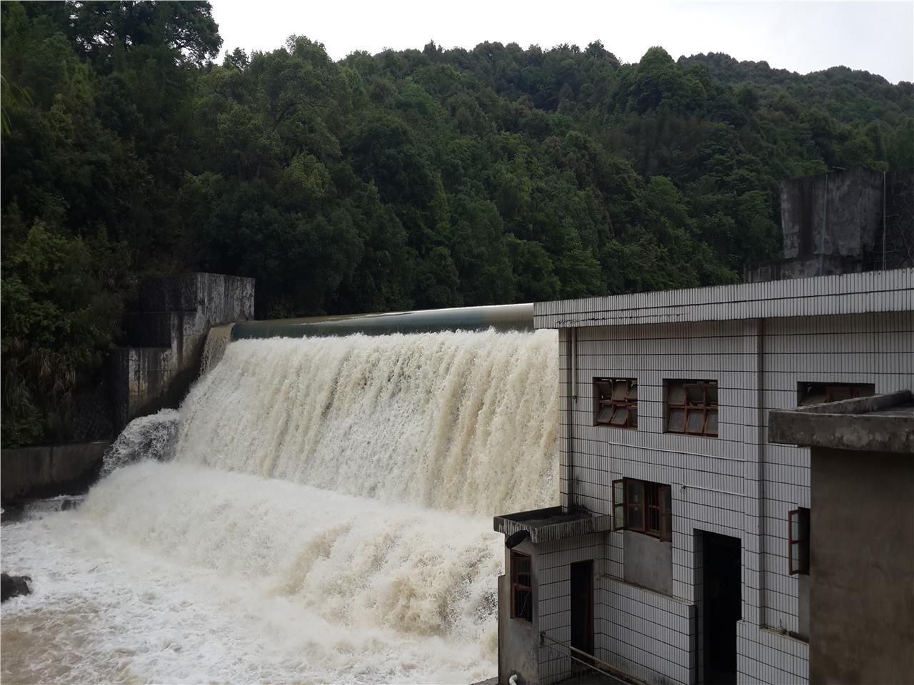 龙上水库