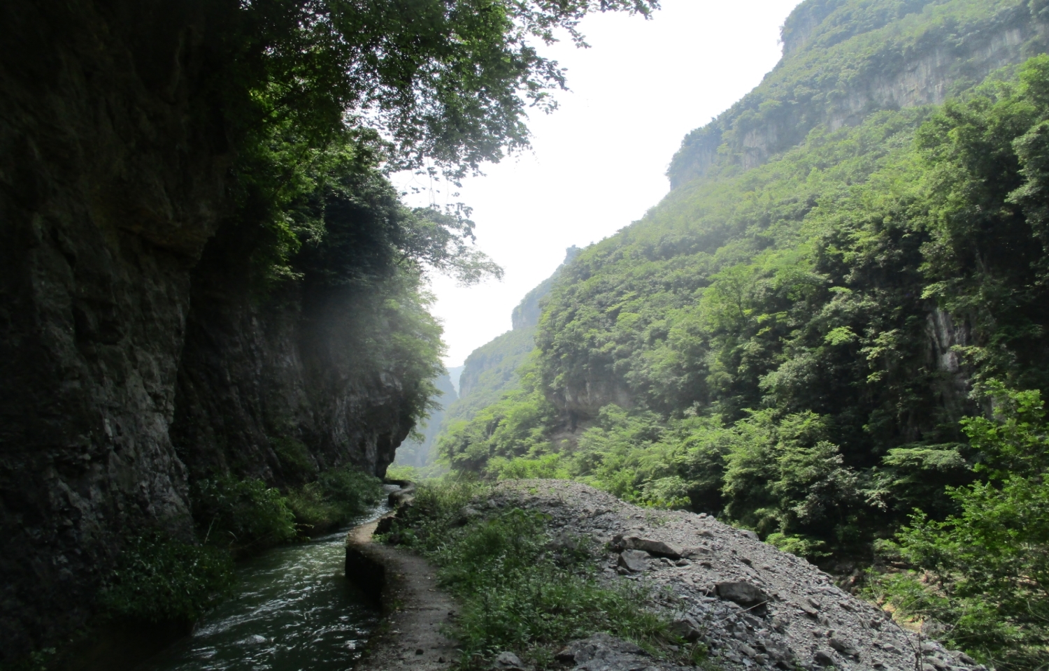 灰洞溶洞峡谷