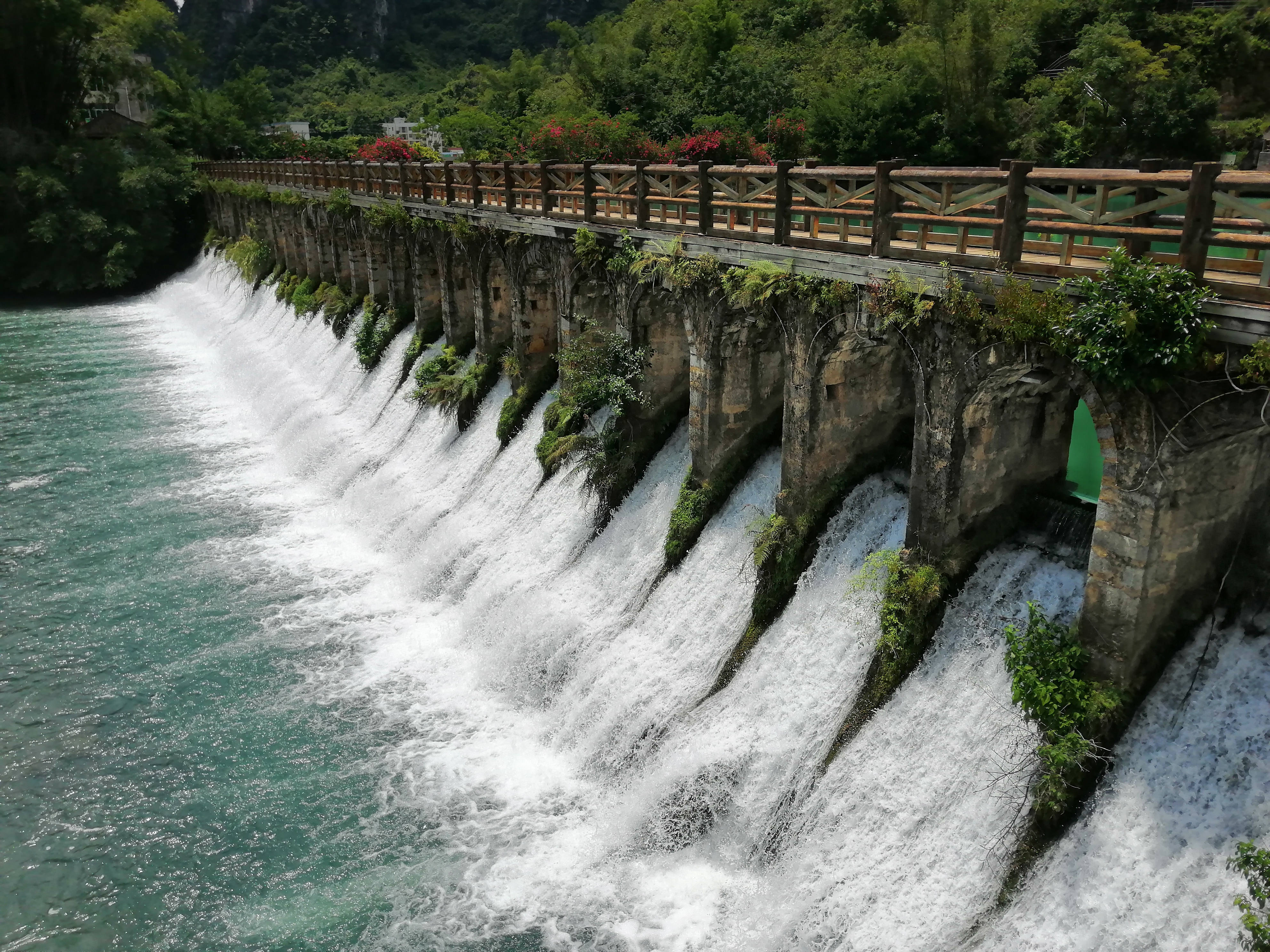 布泉河