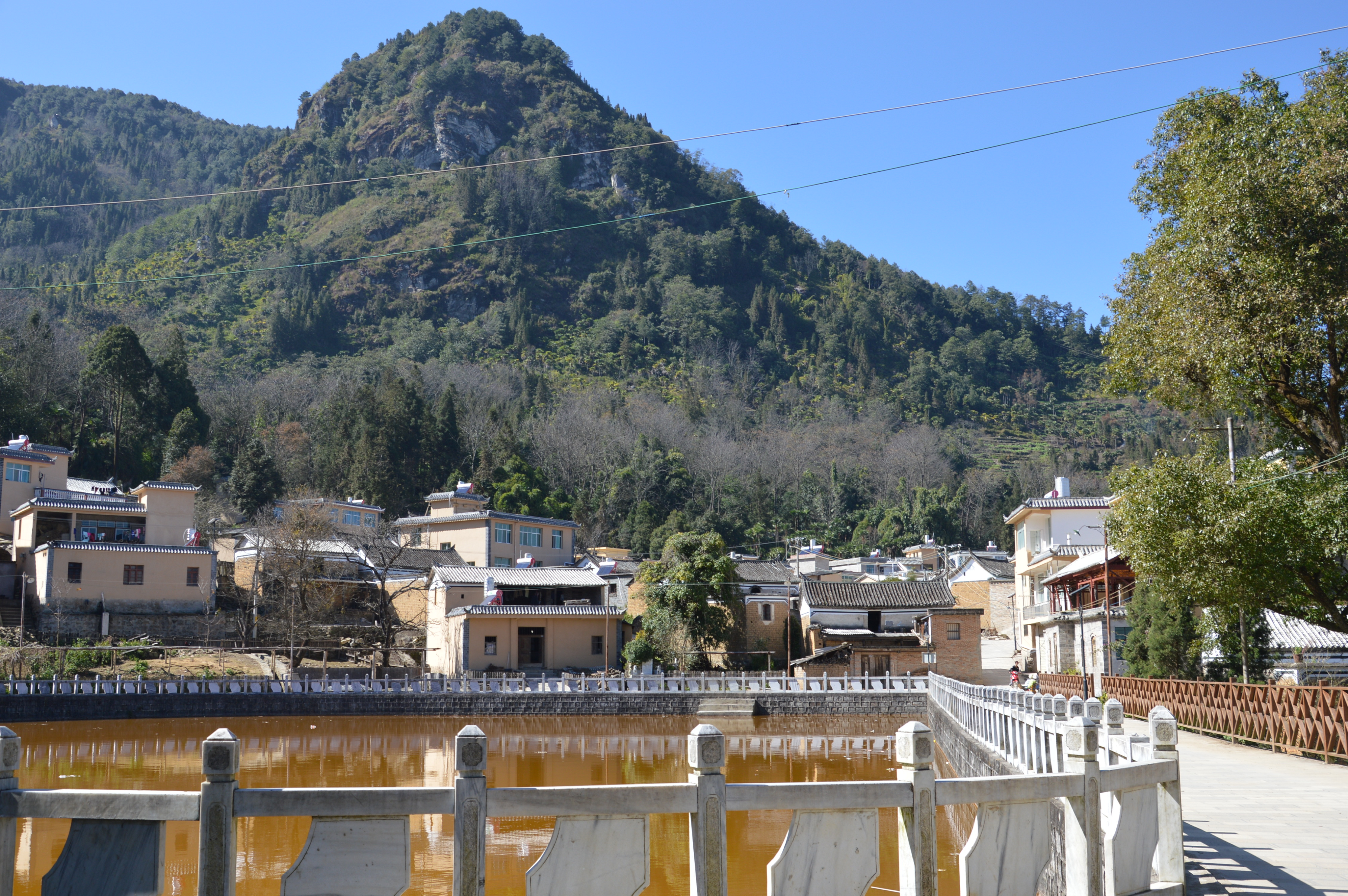 龙甲民族特色村风景区