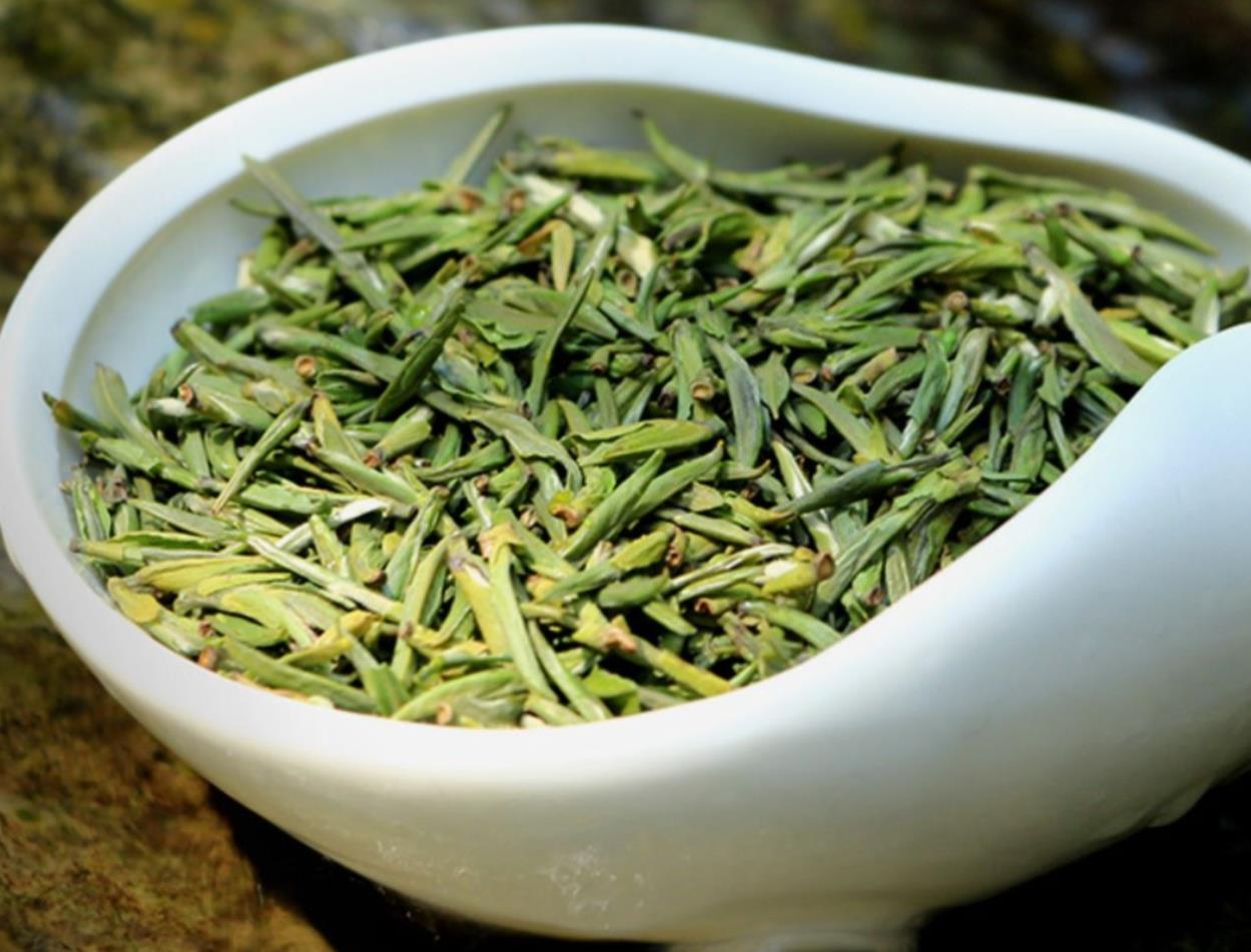 开化龙顶是新中国成立后浙江新开发的优质名茶之一,简称龙顶