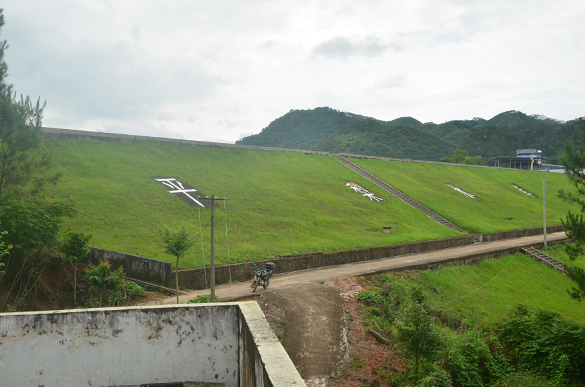 平梨水库