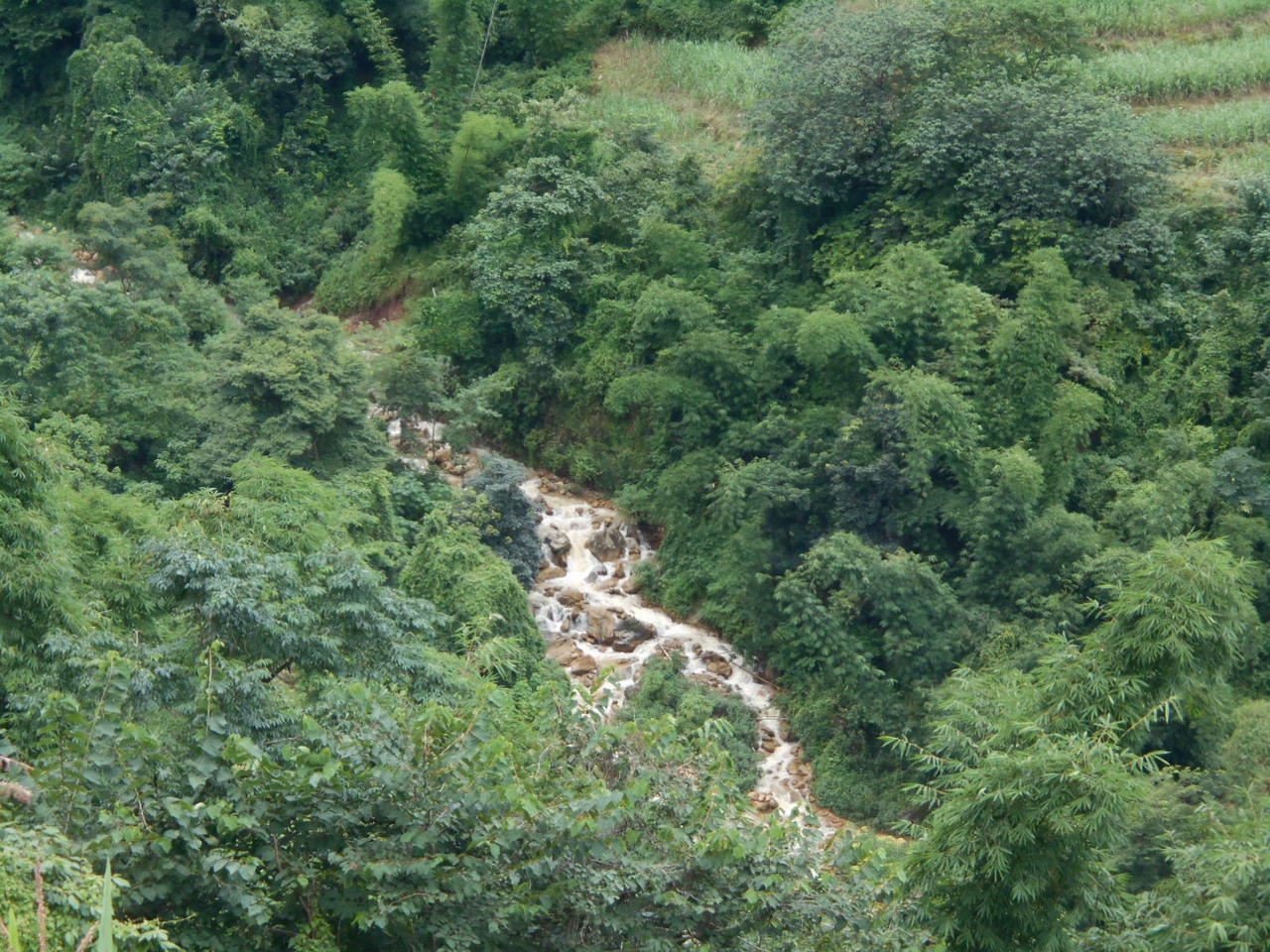 龙洞岩