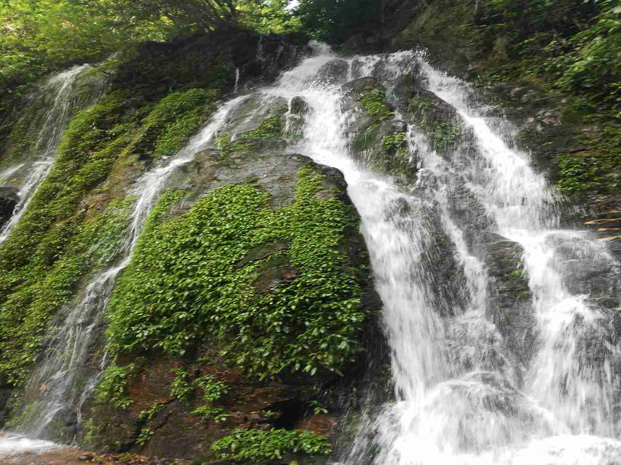 青山瀑布