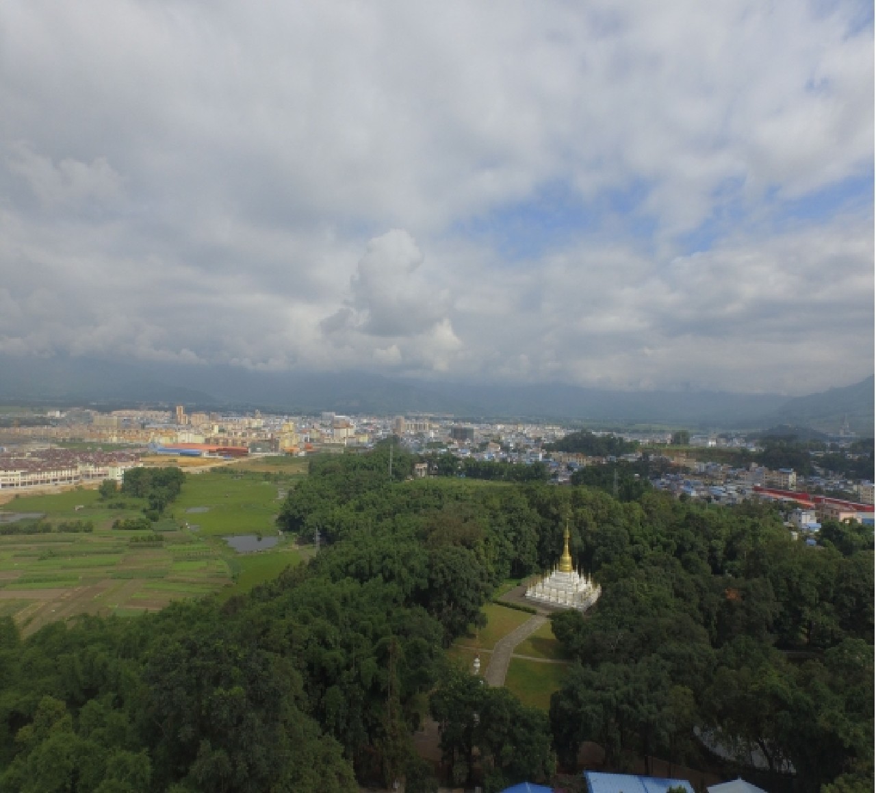 盈江县允燕山景区