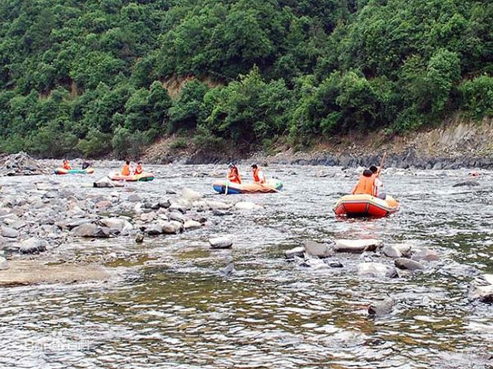 蓝水河漂流