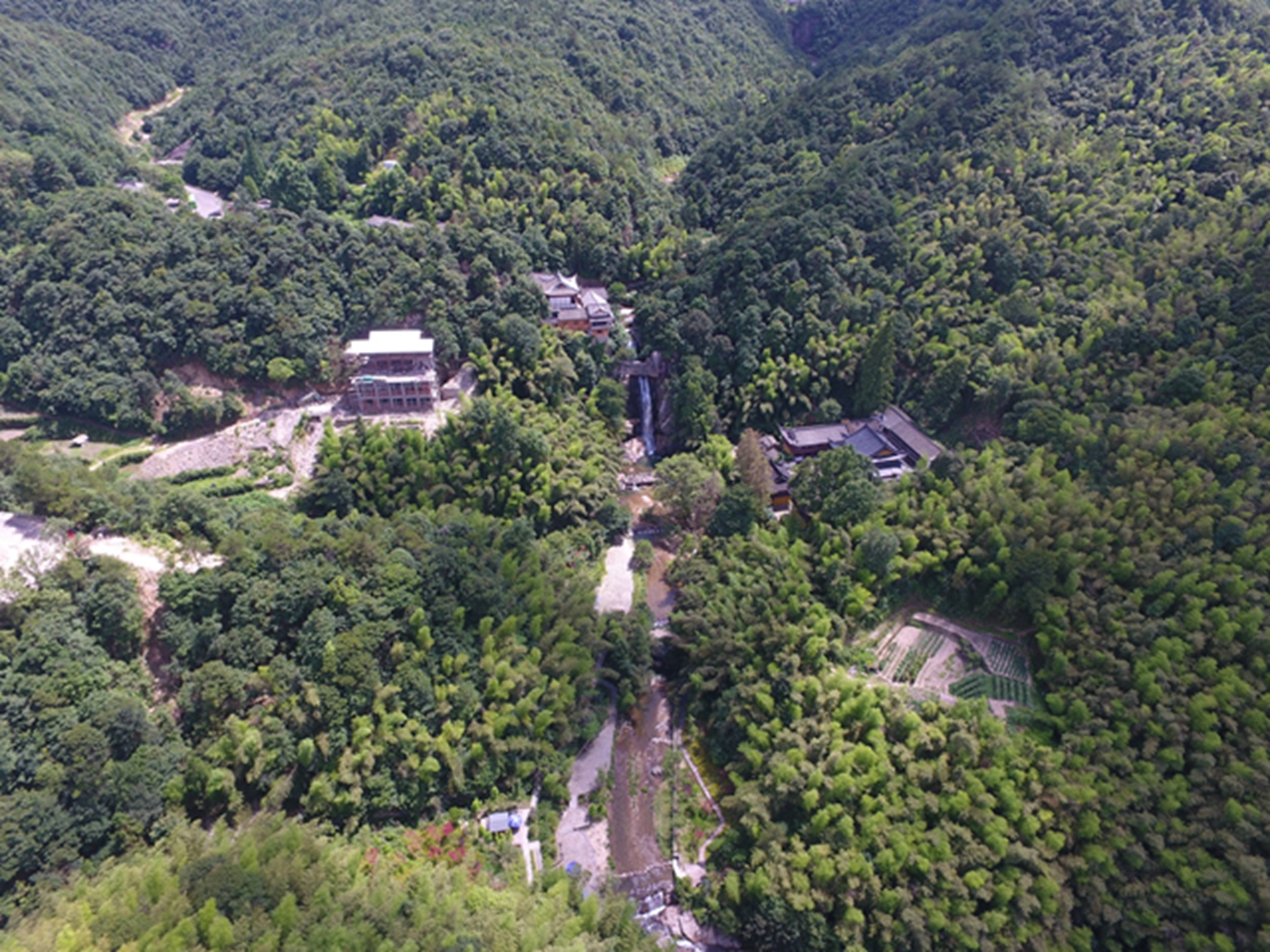 石梁飞瀑景点