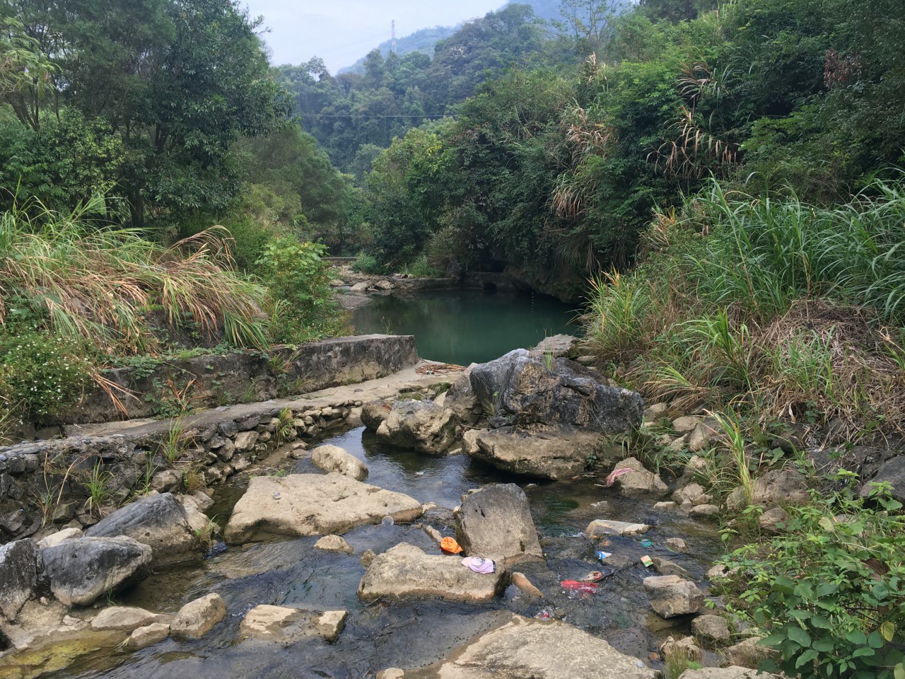 鸡啄石坑