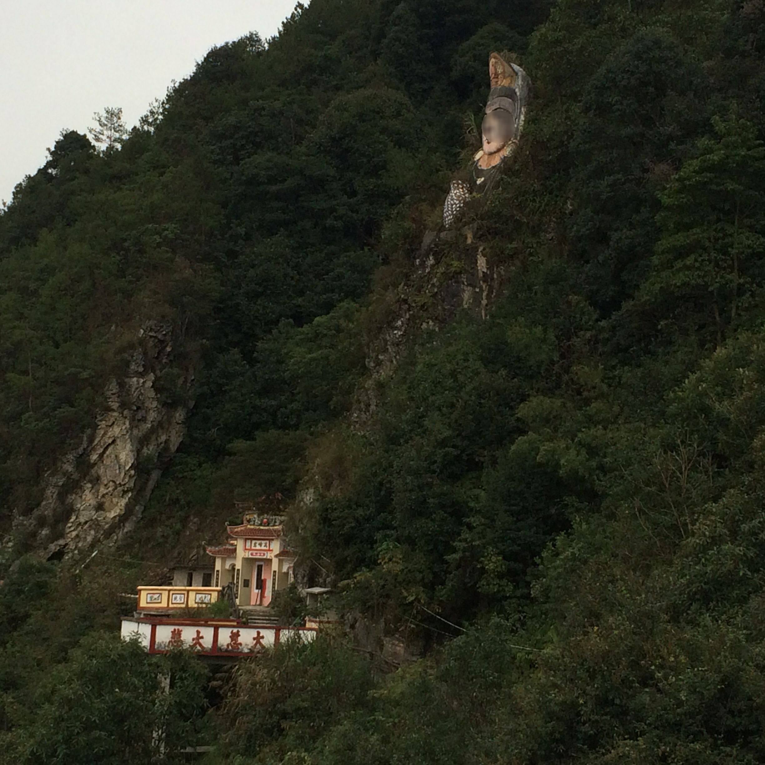 万峰岩景区