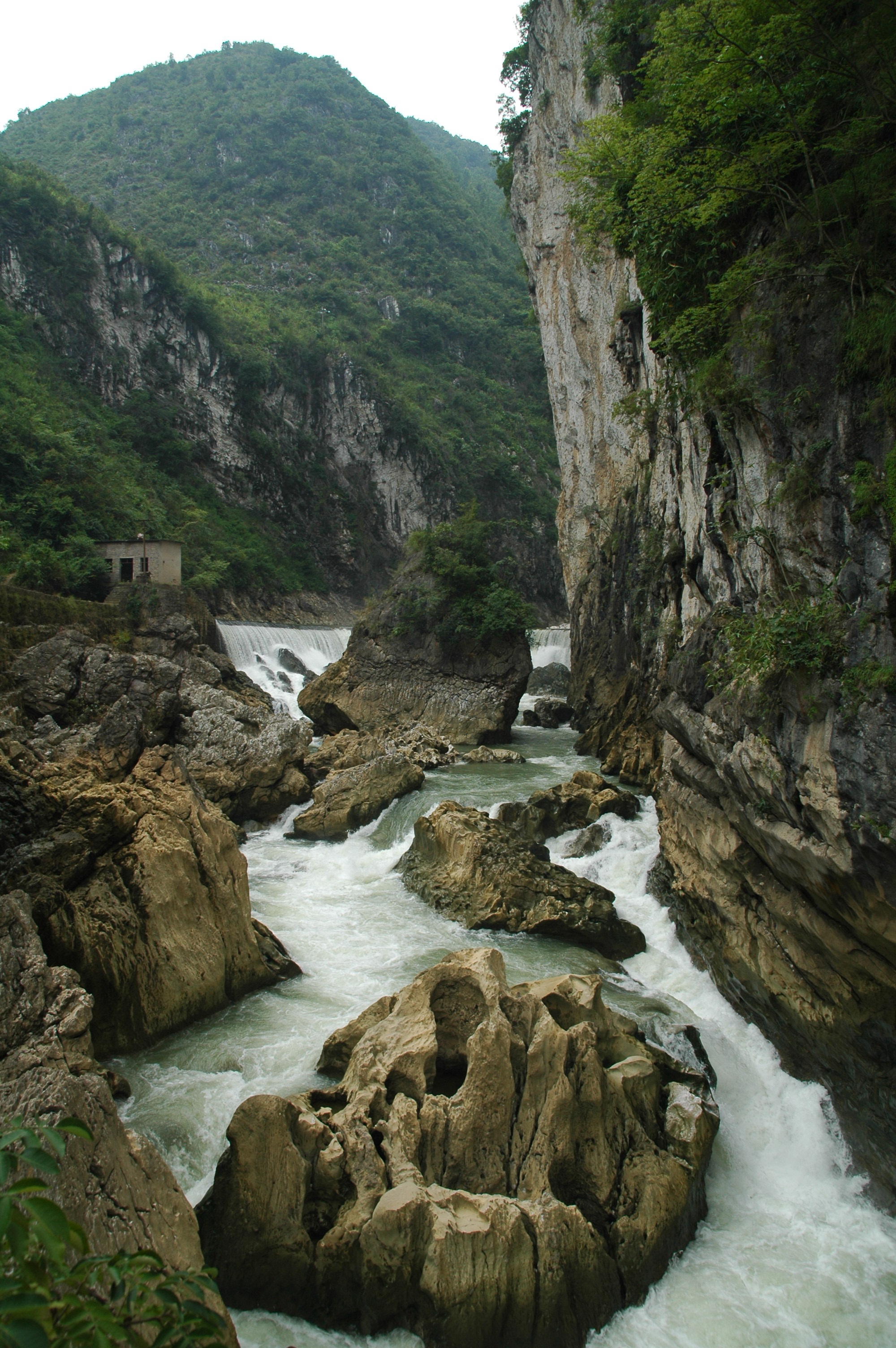 海里峡谷