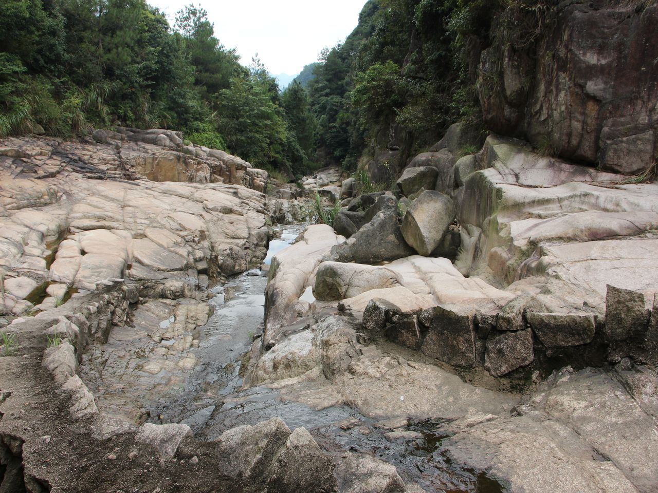 柏坑峡谷漂流