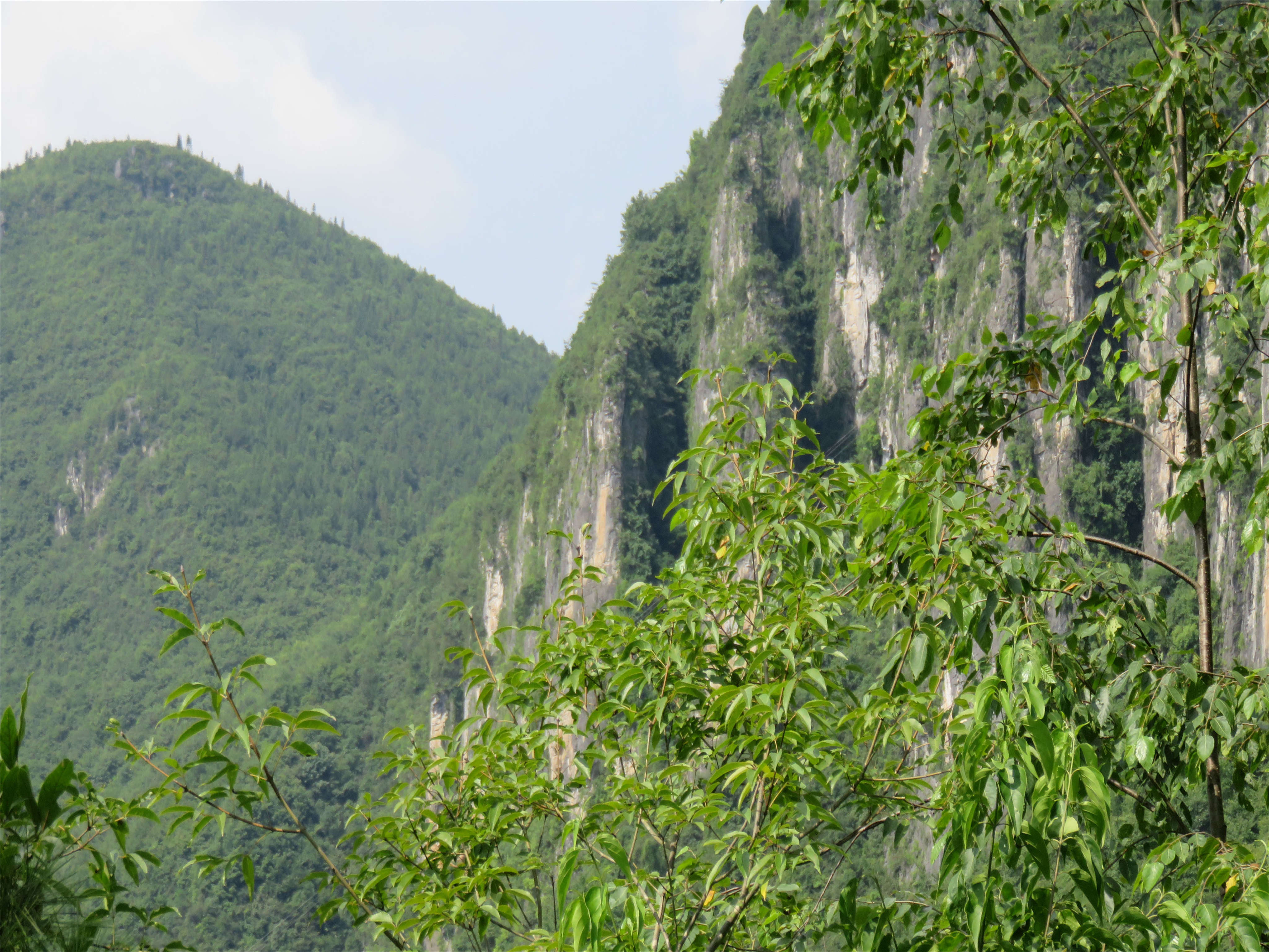 巴东河裹脚天岩