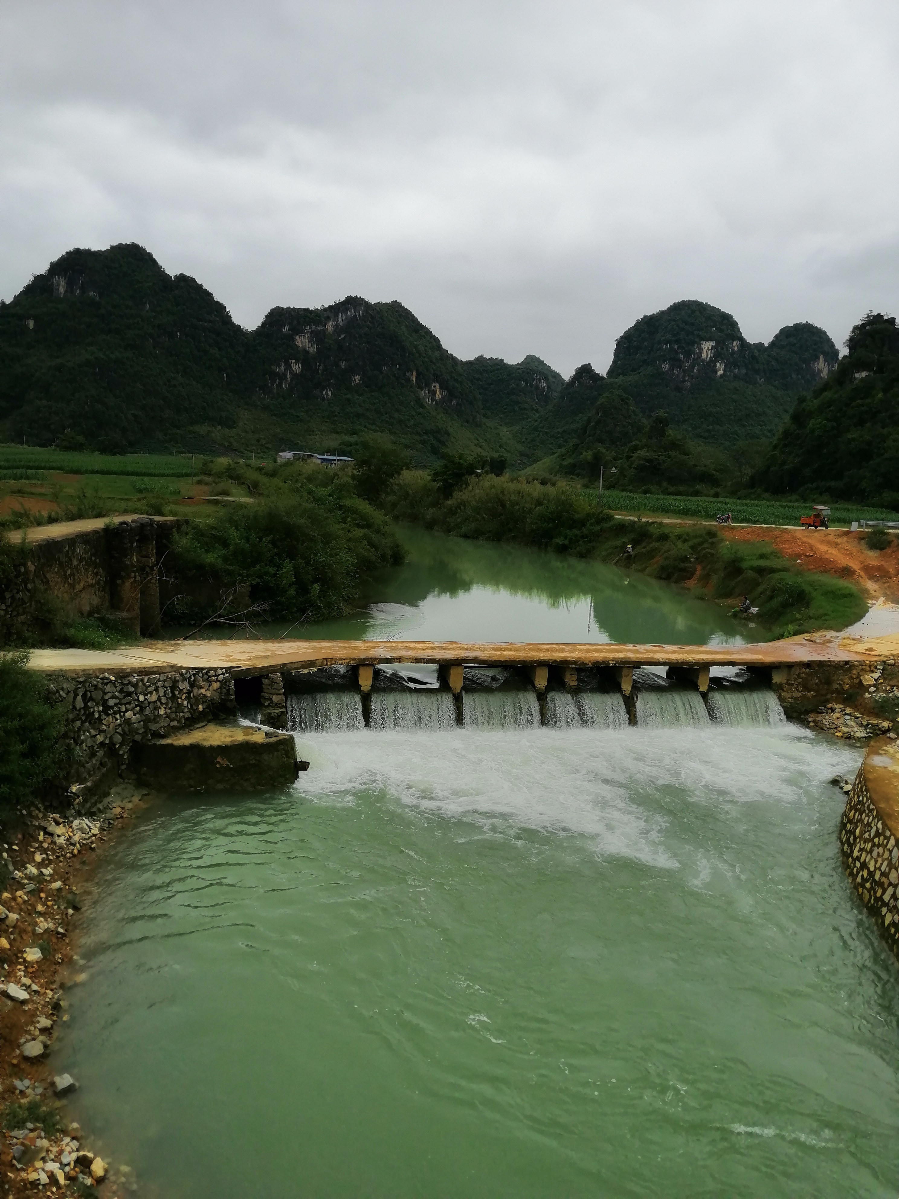 布泉河