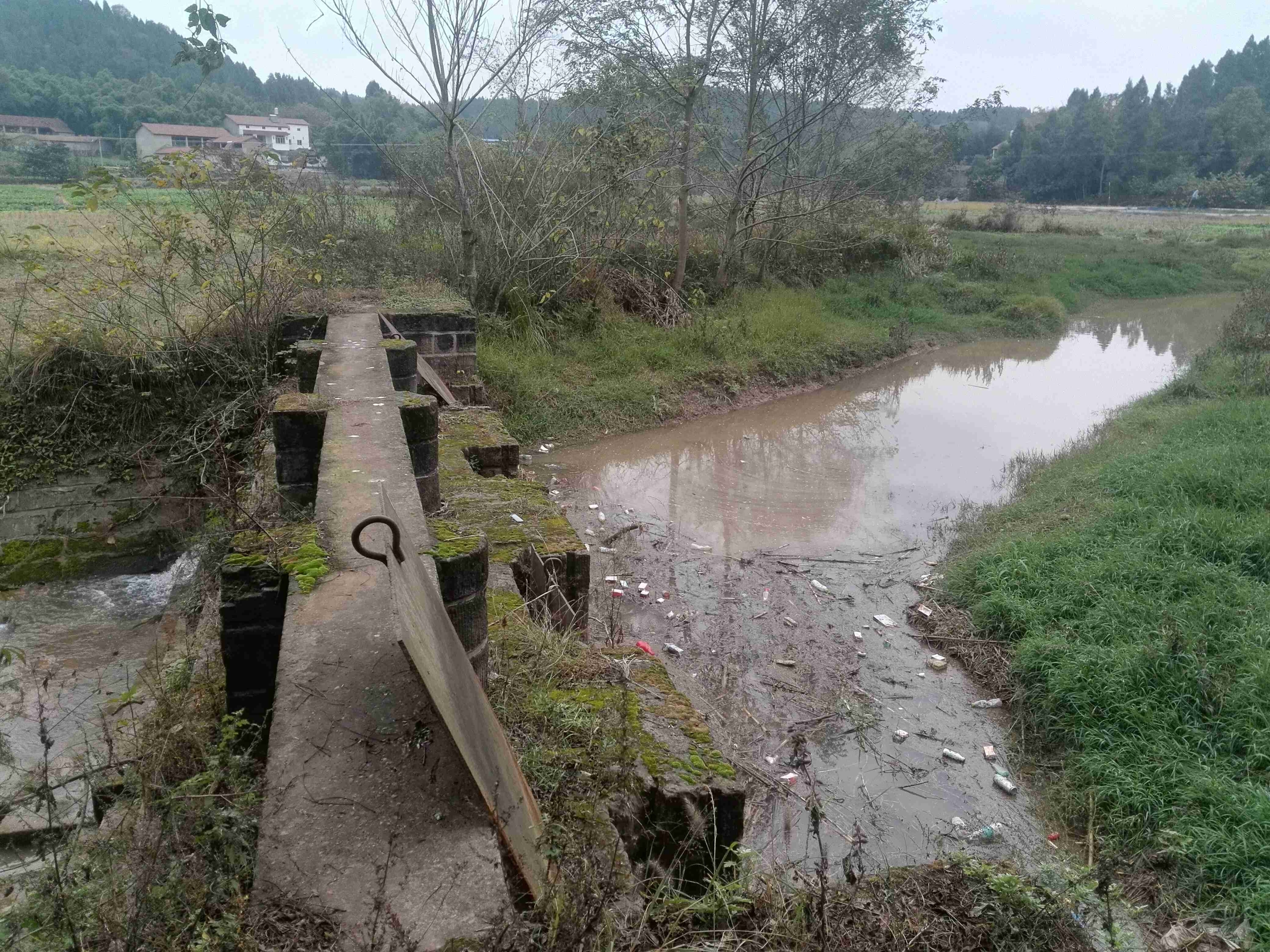 小湾村油草堰