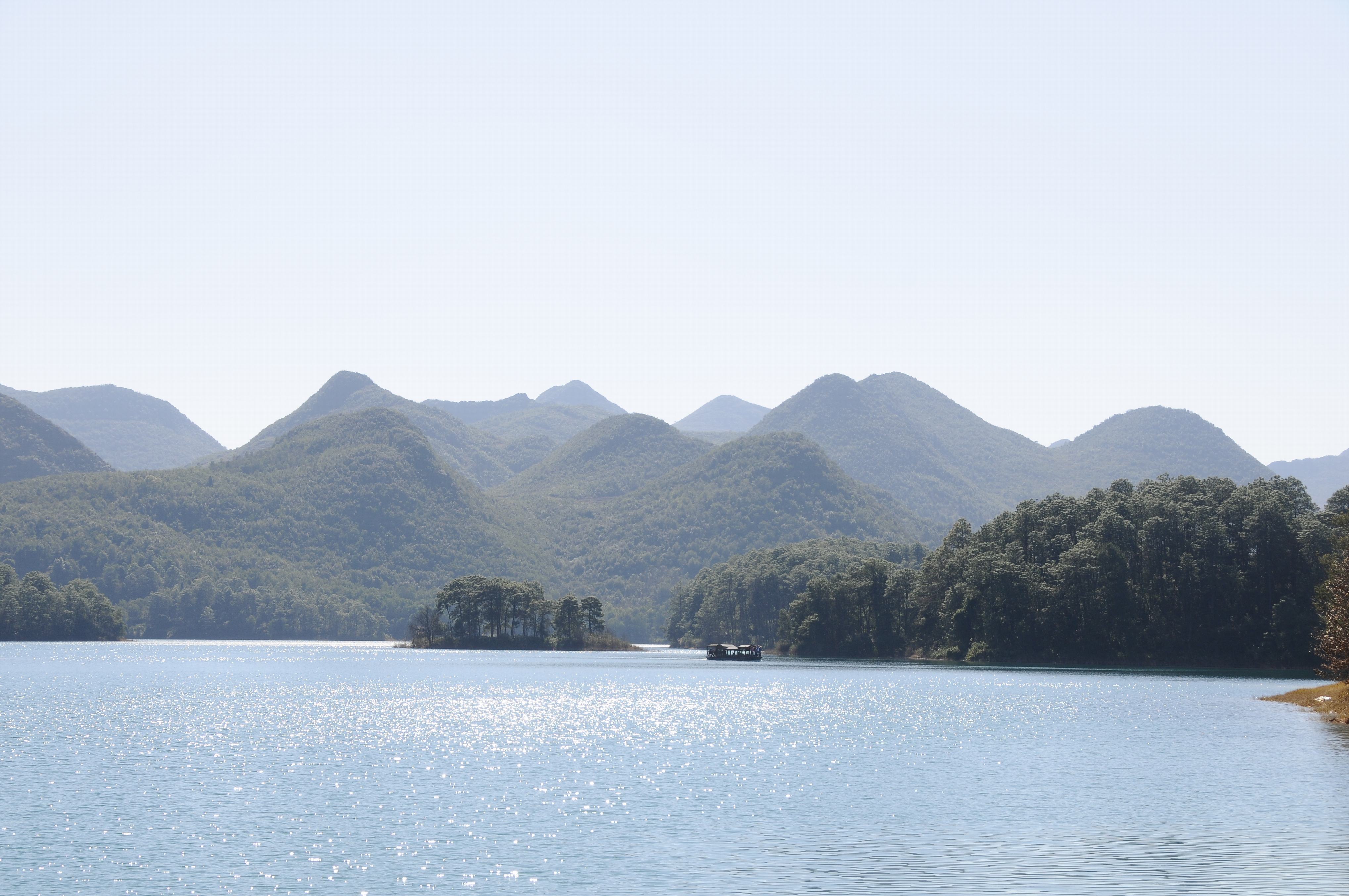 摆龙湖景点