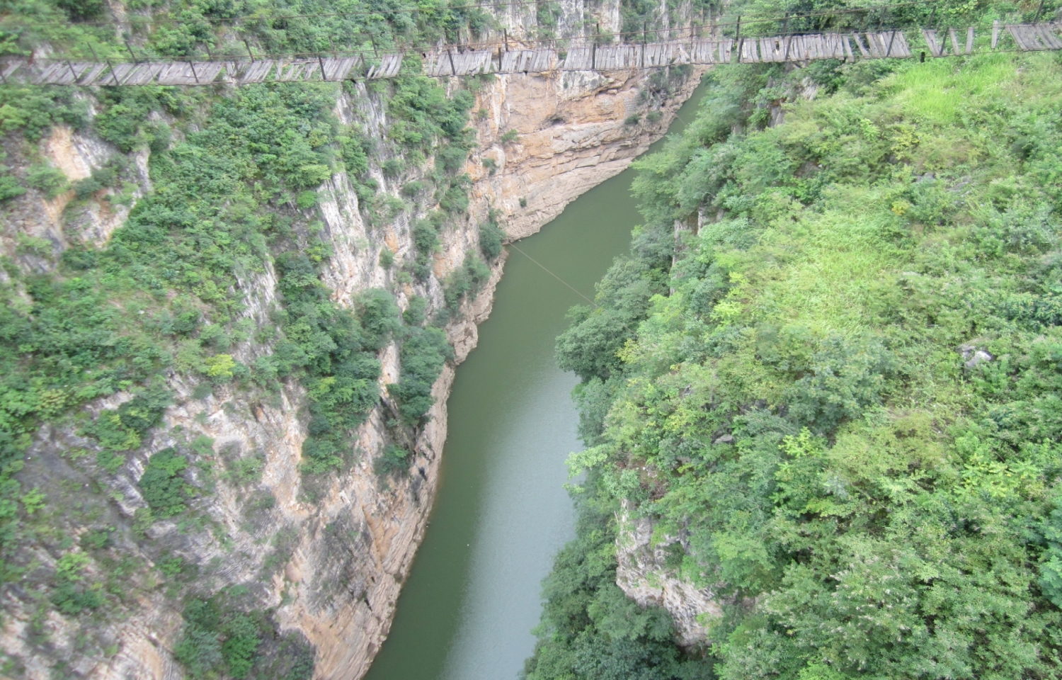 落炉两夹岩大峡谷