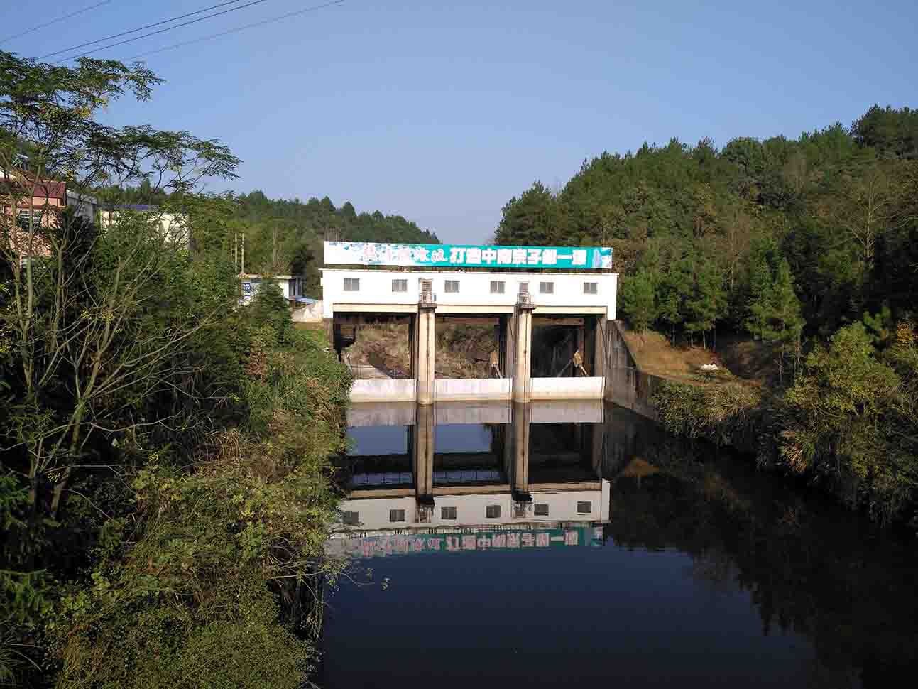 忠防镇忠防村龙潭湖漂流