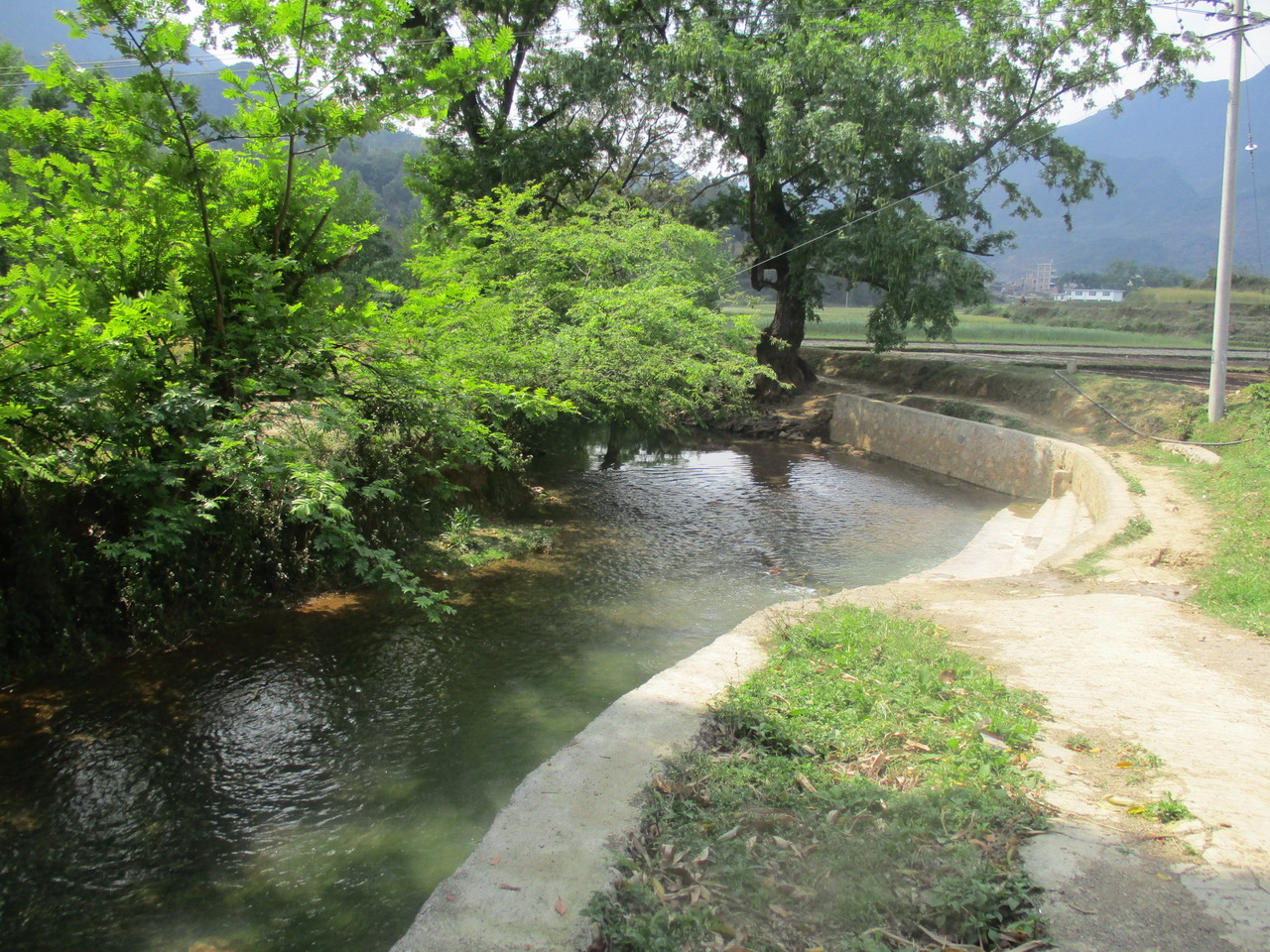 洞拉河雨灯寨河湾